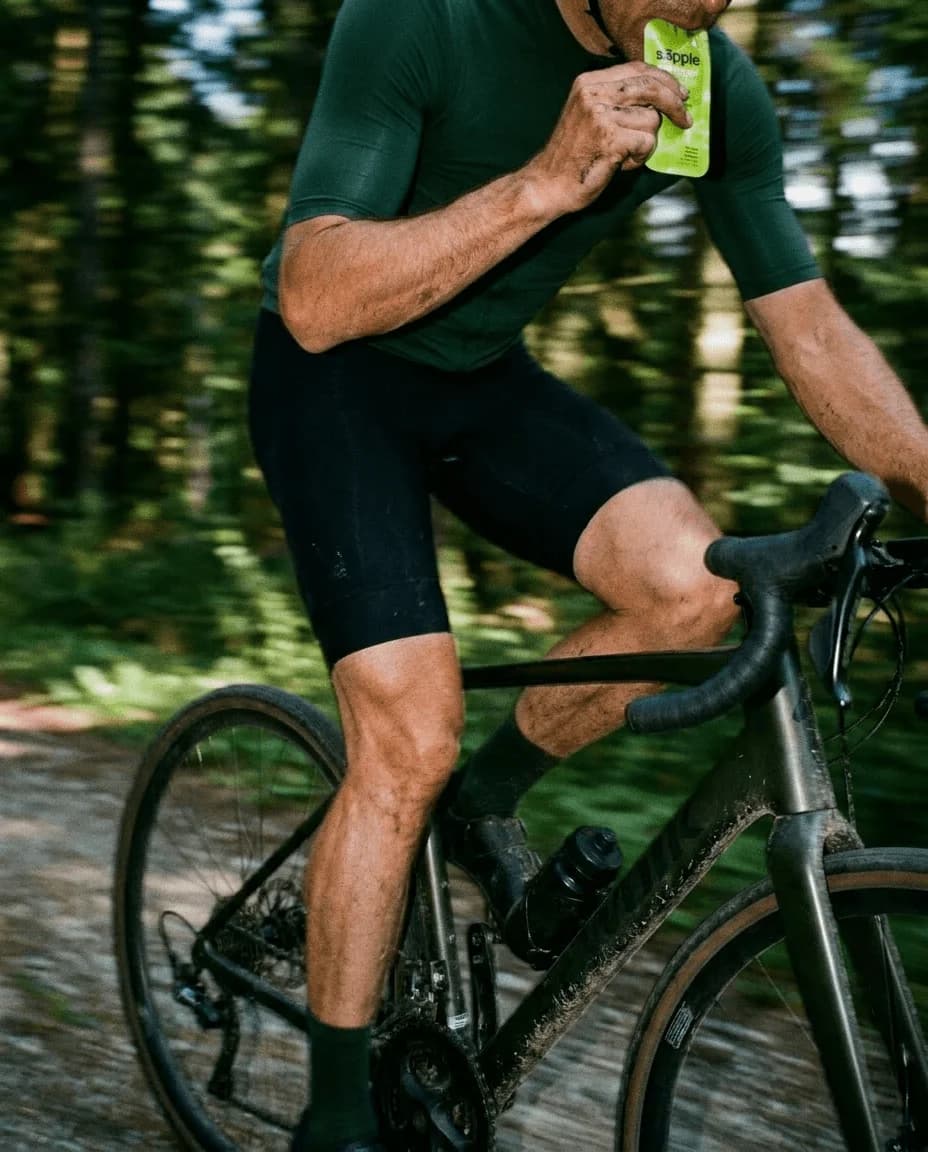 Mountainbiker vor weitem Südtiroler Himmel
