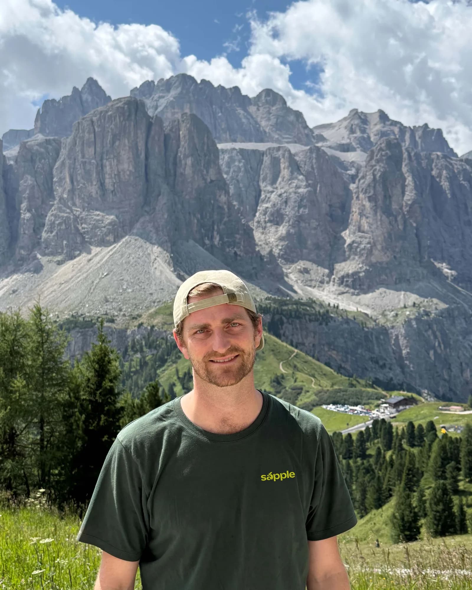 Kassian aus der Familie hinter sapple Power in Südtiroler Trachtenjacke